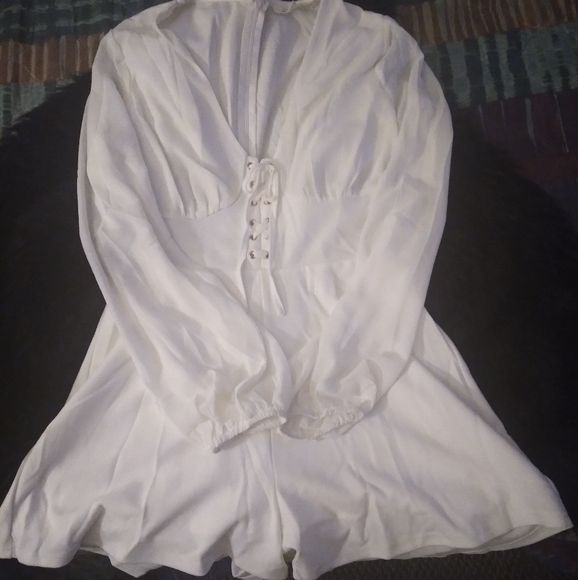 All white romper - Picture 3 of 3